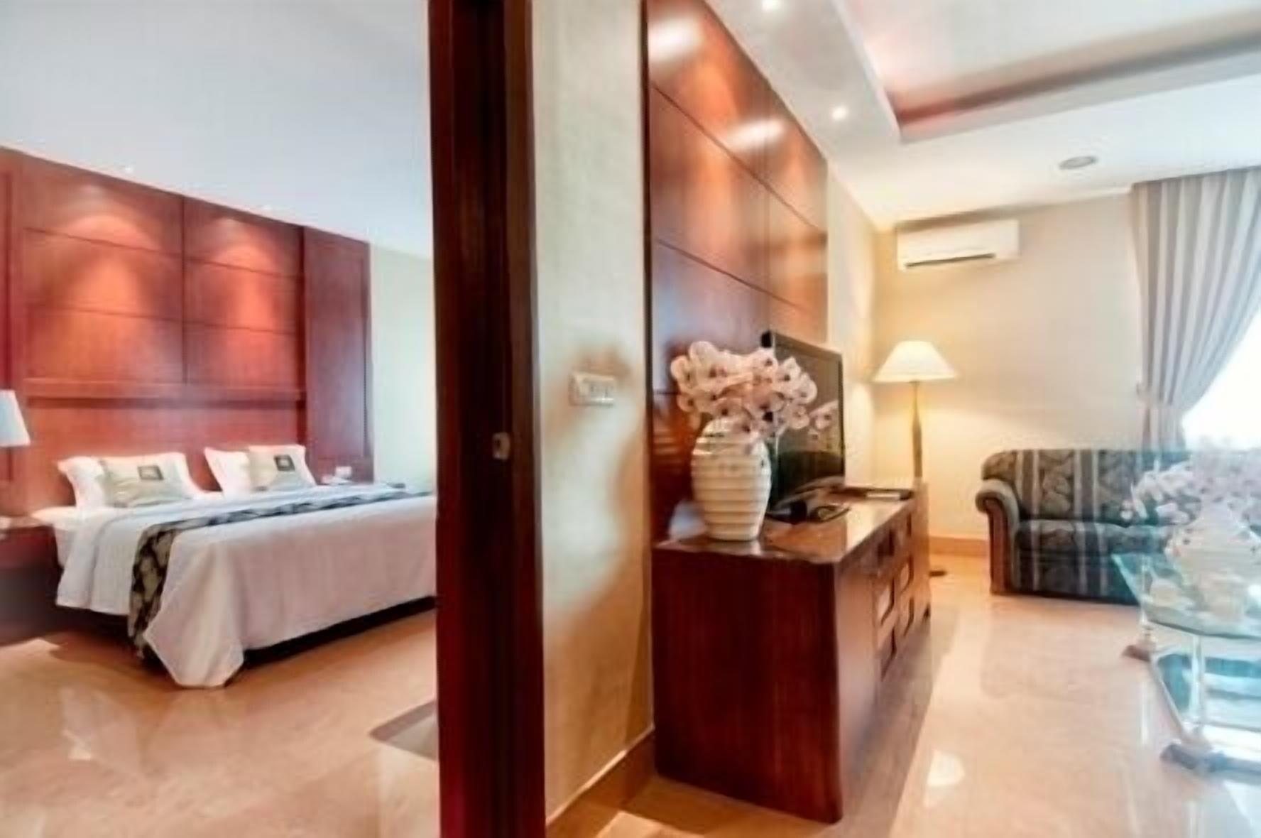 Grand Sakura Hotel Medan Extérieur photo