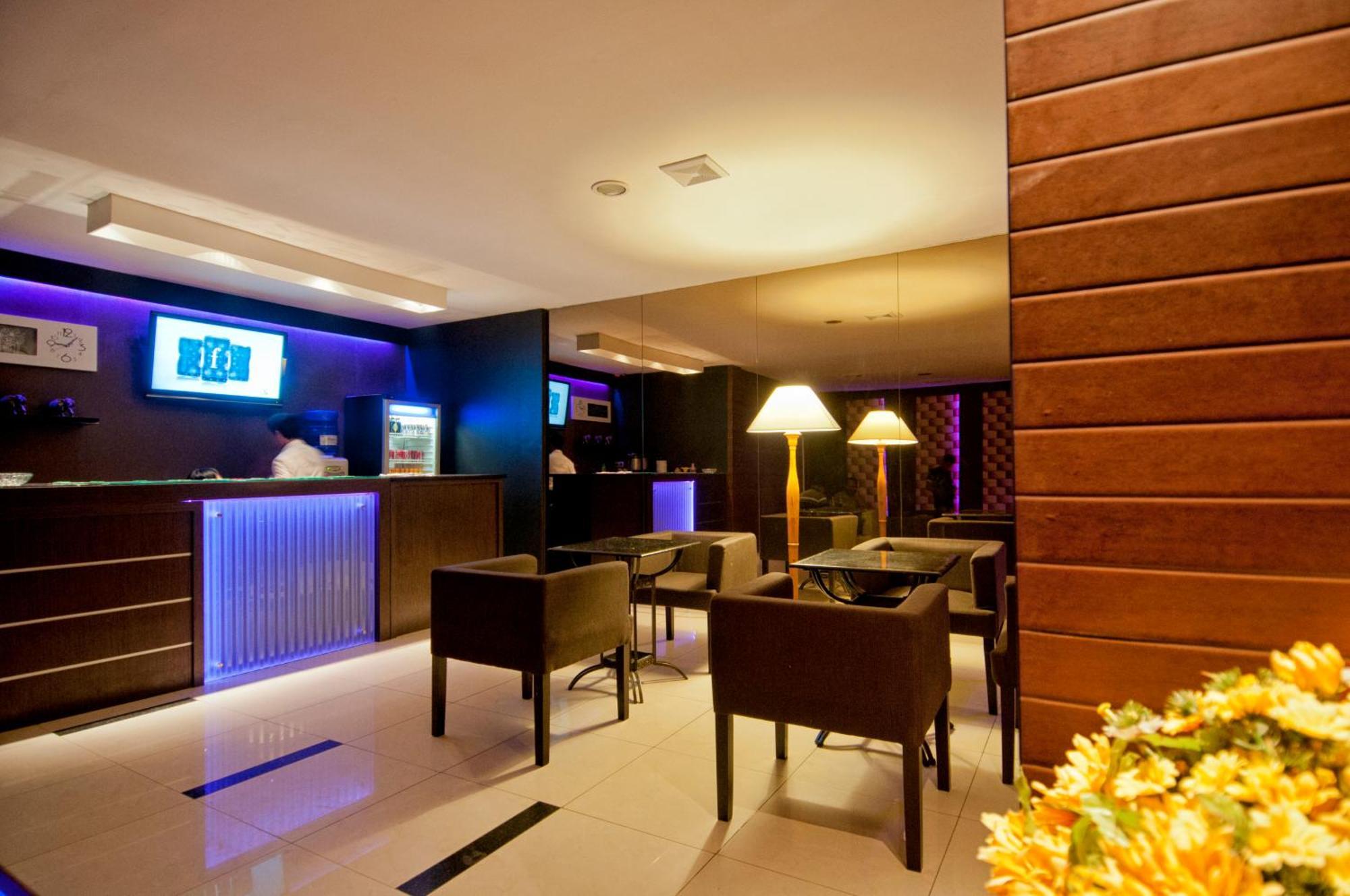 Grand Sakura Hotel Medan Extérieur photo