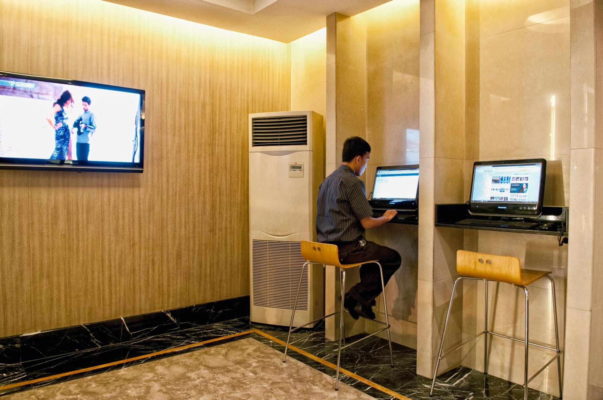 Grand Sakura Hotel Medan Extérieur photo